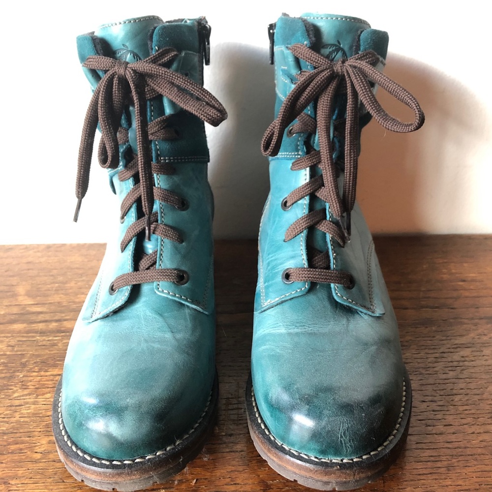 Dromedaris Turquoise Lace Up Boot